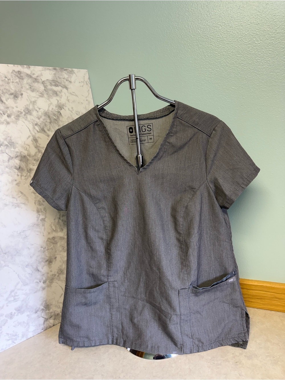 FIGS Technical Collection Women’s Gray Scrub Top XS V-Neck Healthcare Uniform